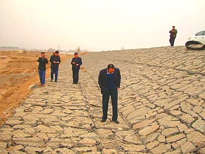 賓格石籠河坡護(hù)坡完工